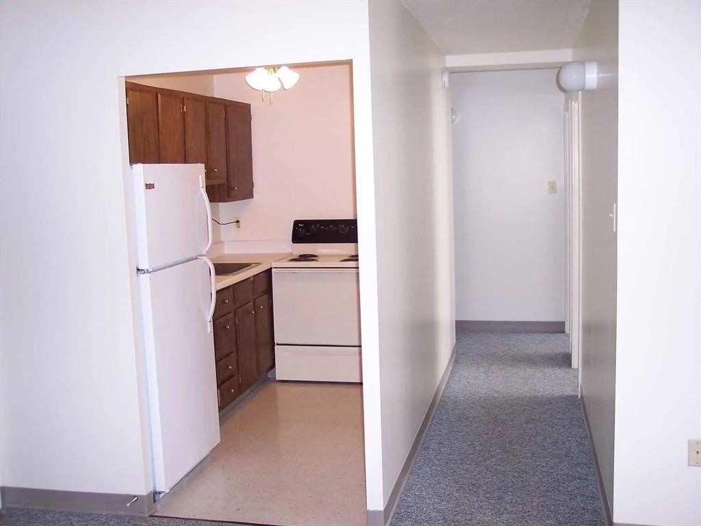 350 Market Street Johnstown, PA 15901 - Photo 15 of 20 a utility room with dryer and washer