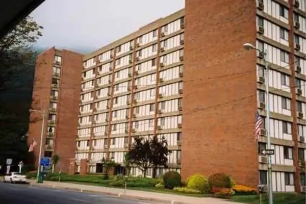 $735 | 350 Market Street, Johnstown, PA 15901