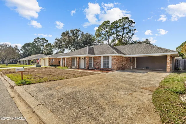 $215,000 | 216 Orgeron Drive, Lafayette, LA 70506