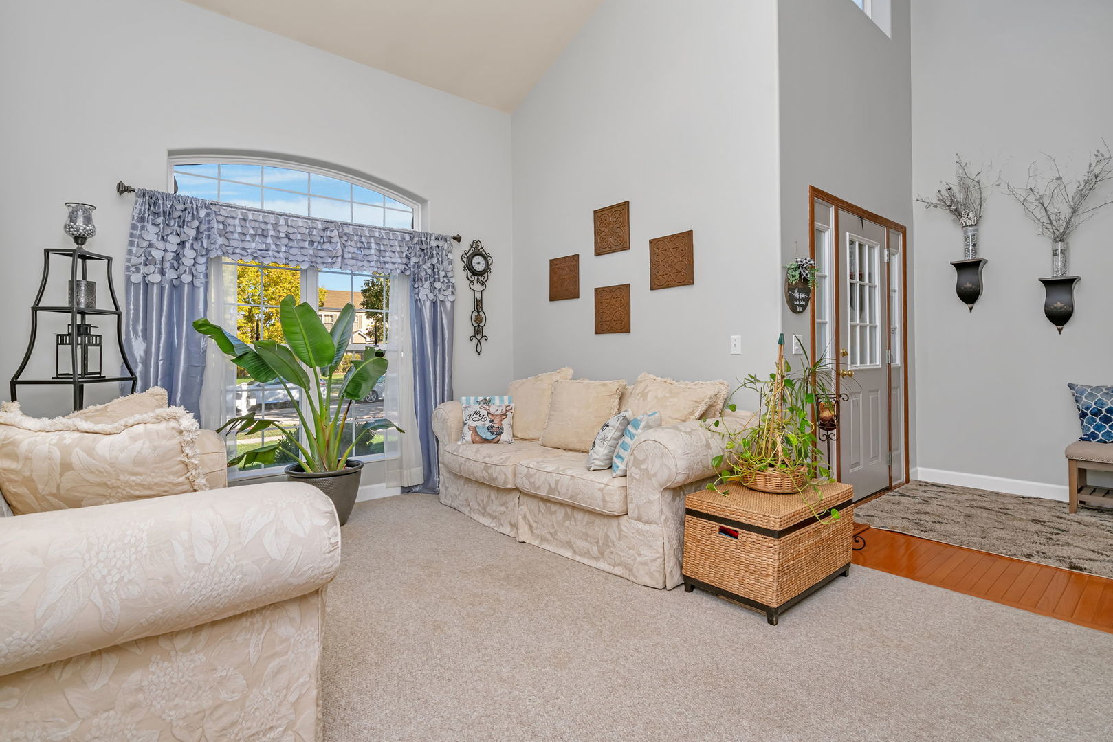 1631 Farmside Lane Bolingbrook, IL 60490 - Photo 4 of 50