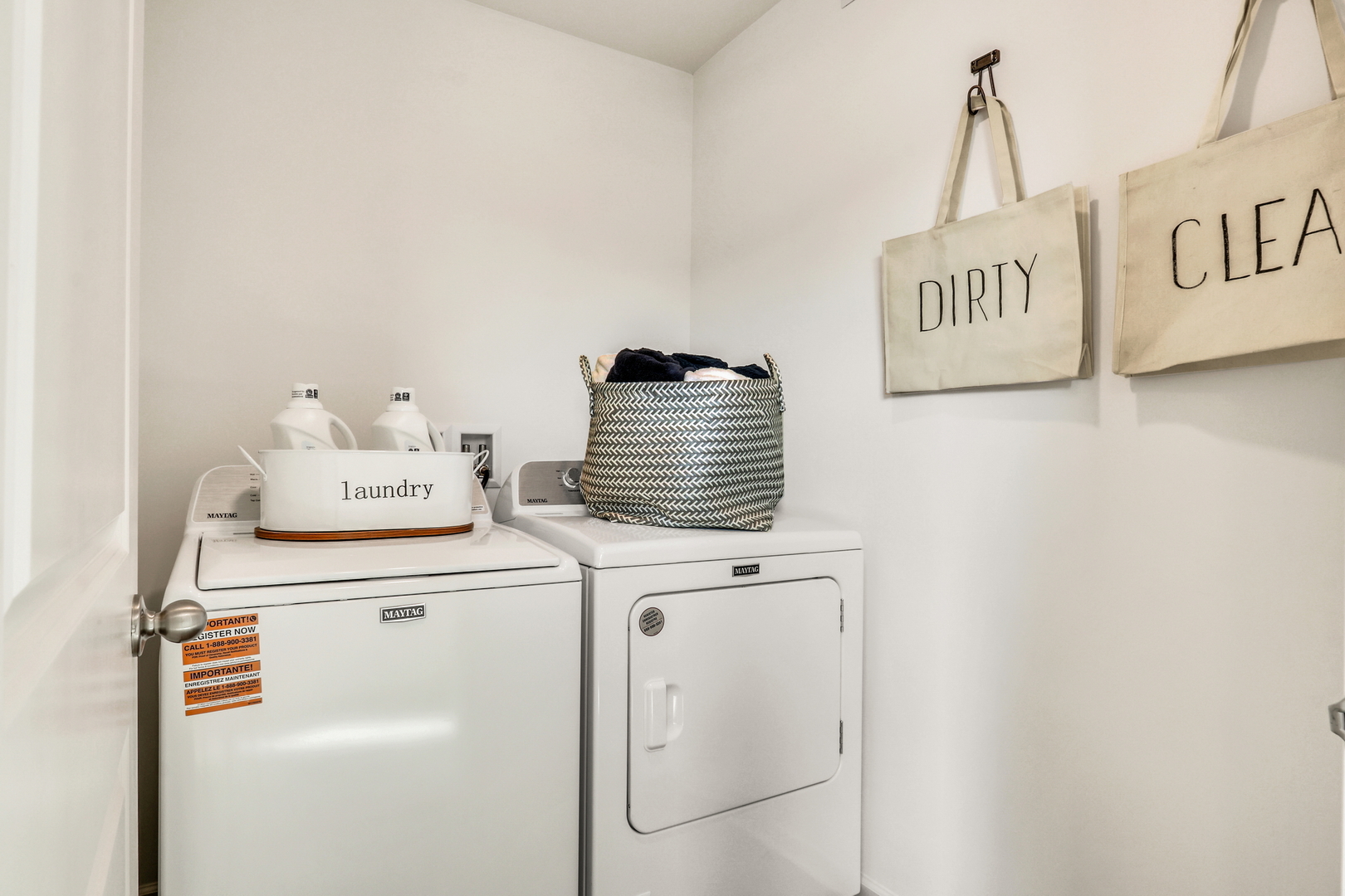 511 Adirondack Court Joliet, IL 60421 - Photo 20 of 26 a utility room with dryer and washer