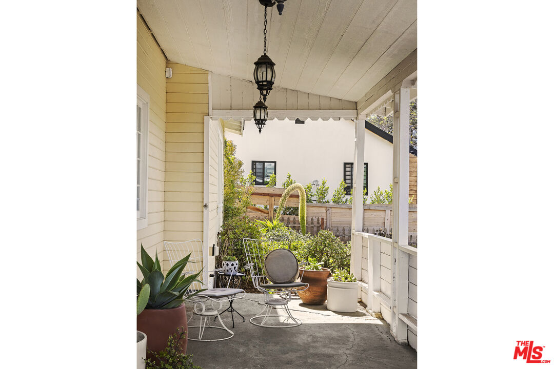 10536 Pinewood Avenue Tujunga, CA 91042 - Photo 4 of 33 a view of a hallway with a flower pot