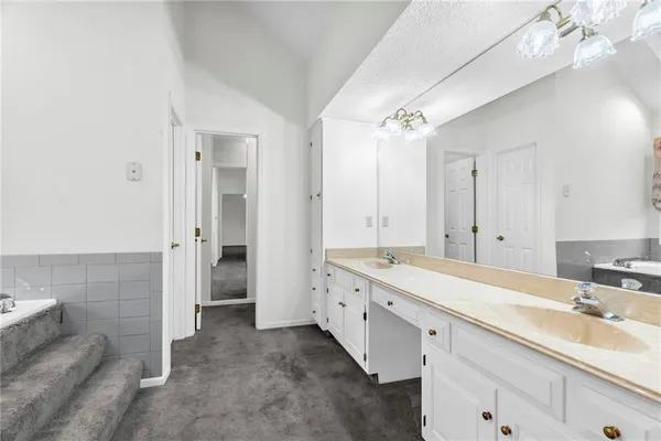 $655,000 | 510 Opera House Lane, Odessa, MO 64076