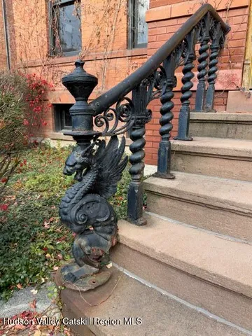 a view of entryway and hall