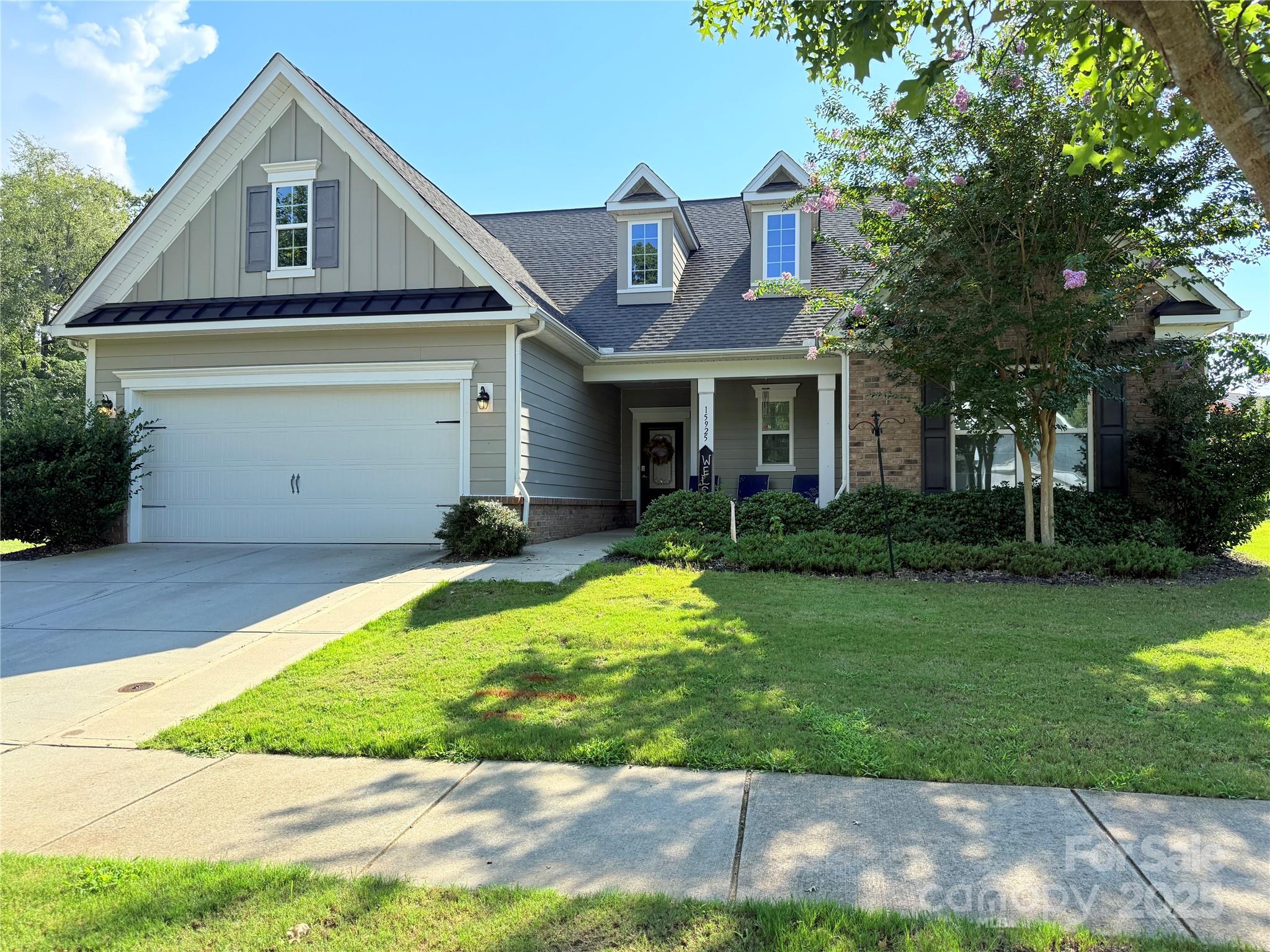 15925 Foreleigh Road Huntersville, NC 28078 - Photo 2 of 48 a front view of house with yard and green space
