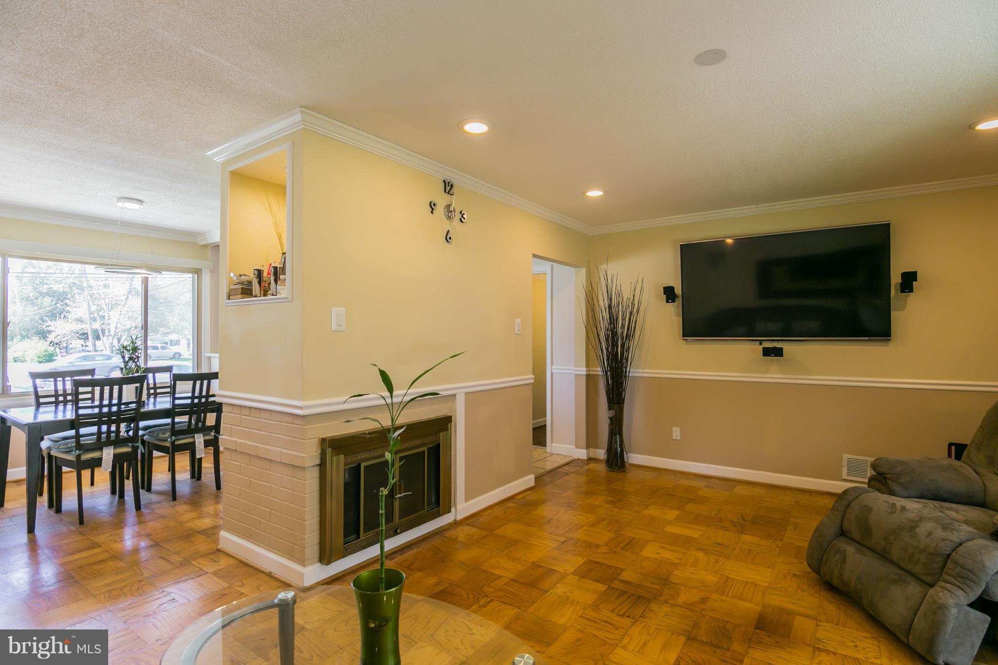 4603 Backlick Road Annandale, VA 22003 - Photo 3 of 30 Living Room