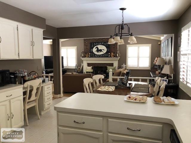 341 Lake Forest Road Rochester, MI 48309 - Photo 7 of 11 31372733-6.JPG
