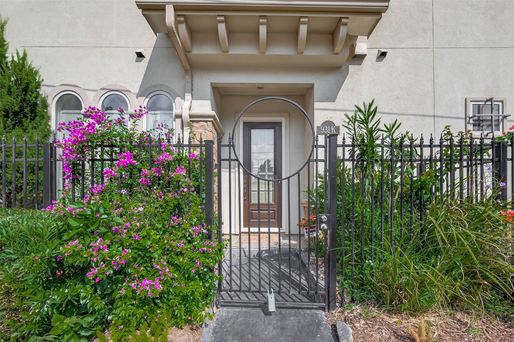 931 West 23rd Street, Unit K Houston, TX 77008 - Photo 3 of 40 Inside the private iron gate entrance is a beautifully landscaped and inviting front entry.