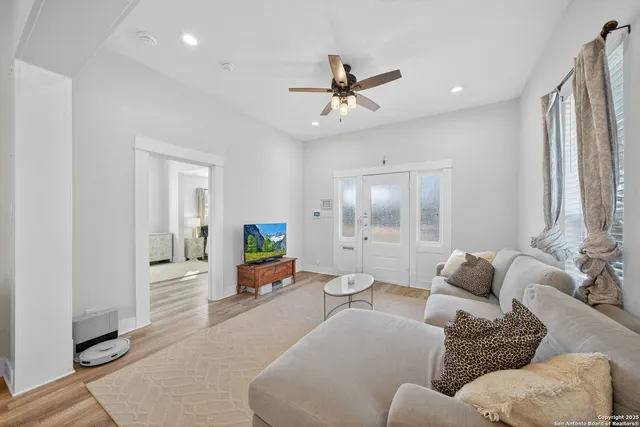 $2,050 | 226 St John Street, San Antonio, TX 78202