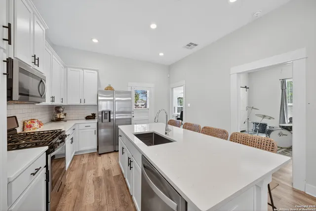 $2,050 | 226 St John Street, San Antonio, TX 78202