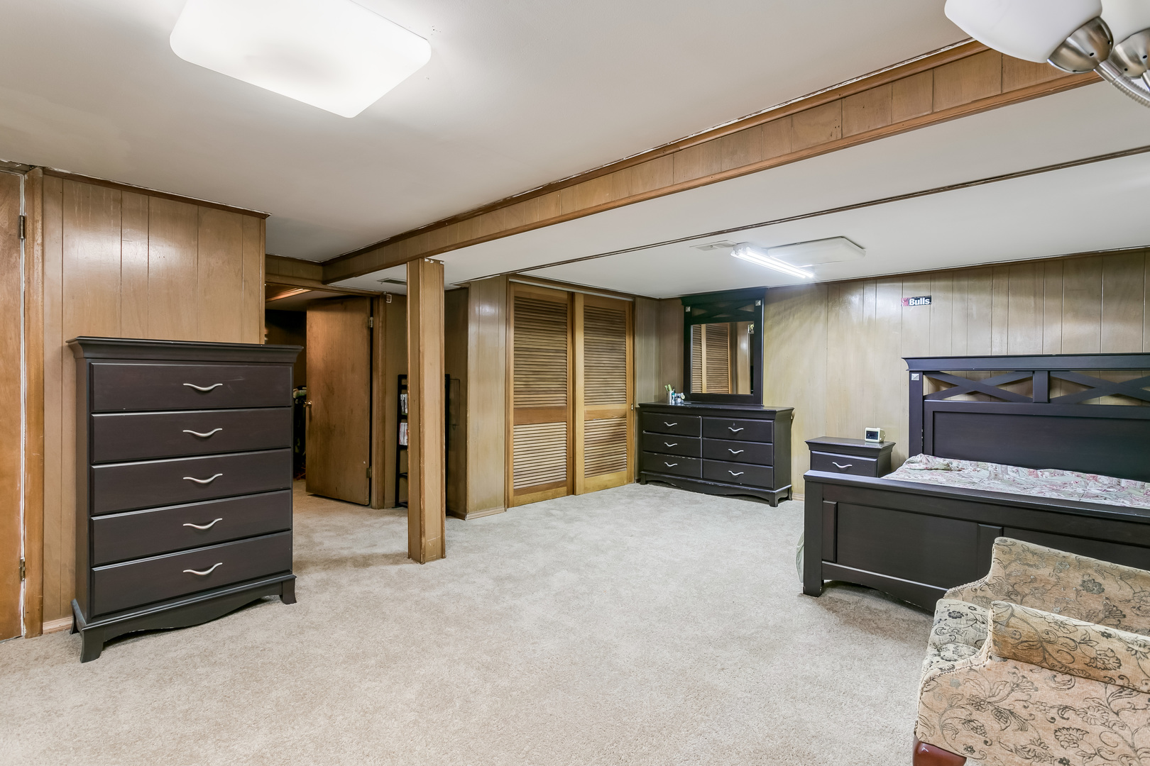 3729 Roth Terrace Skokie, IL 60076 - Photo 20 of 27 a view of a livingroom with furniture