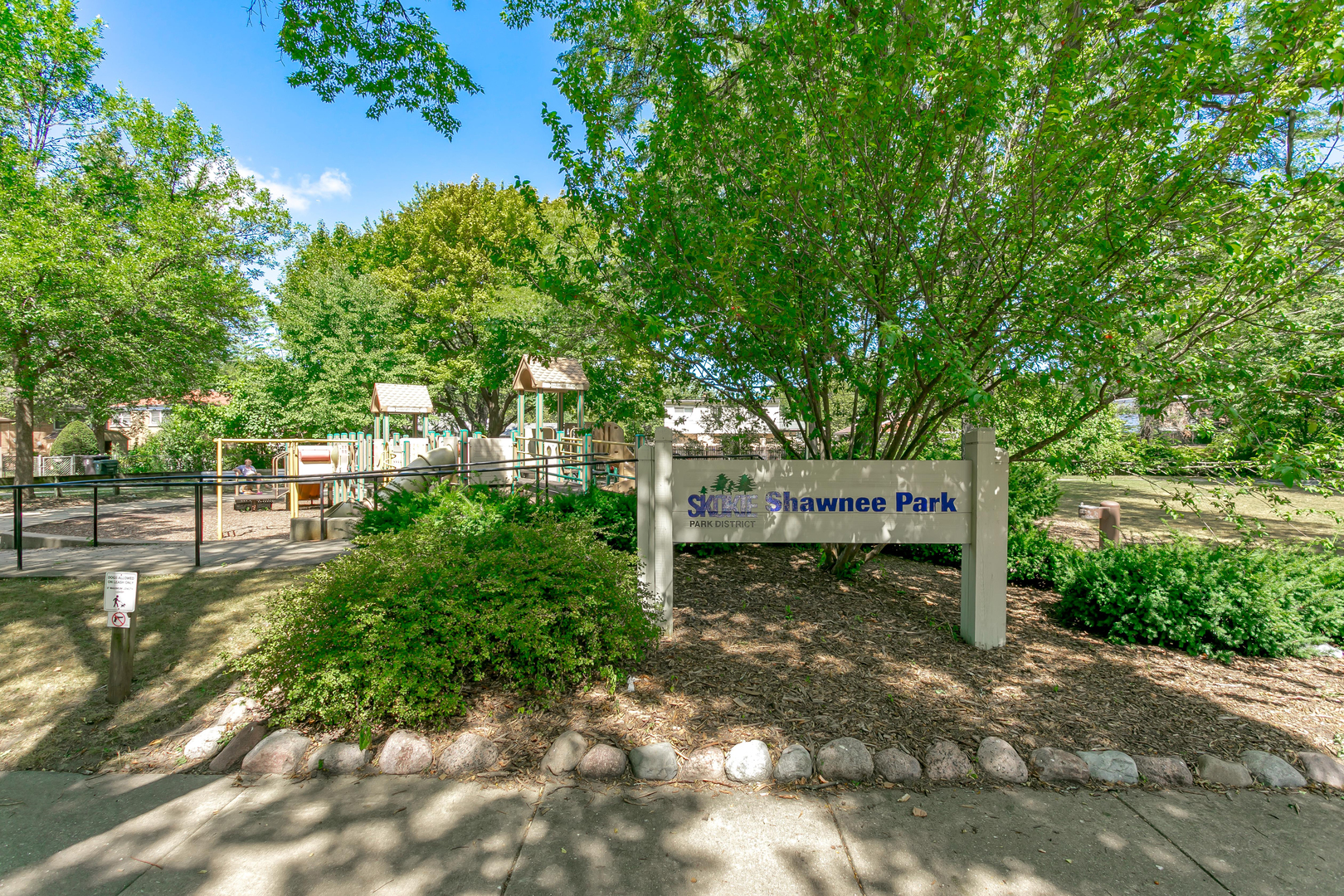 3729 Roth Terrace Skokie, IL 60076 - Photo 27 of 27 a garden view