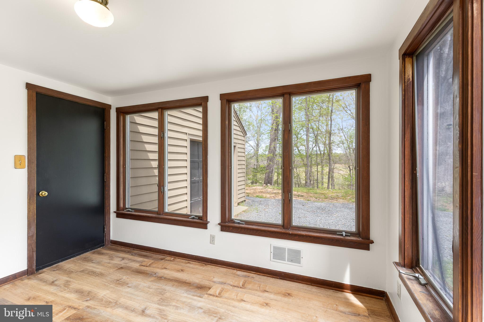 8358 Botha Road Warrenton, VA 20186 - Photo 16 of 35 Outside Access