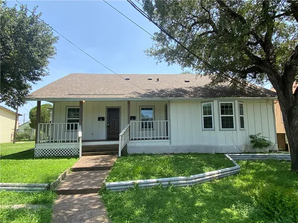 $199,900 | 625 West Market Street, Sinton, TX 78387