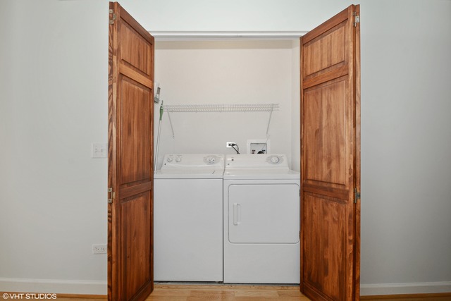 720 West Randolph Street, Unit 808 Chicago, IL 60661 - Photo 13 of 15 a bathroom with a shower