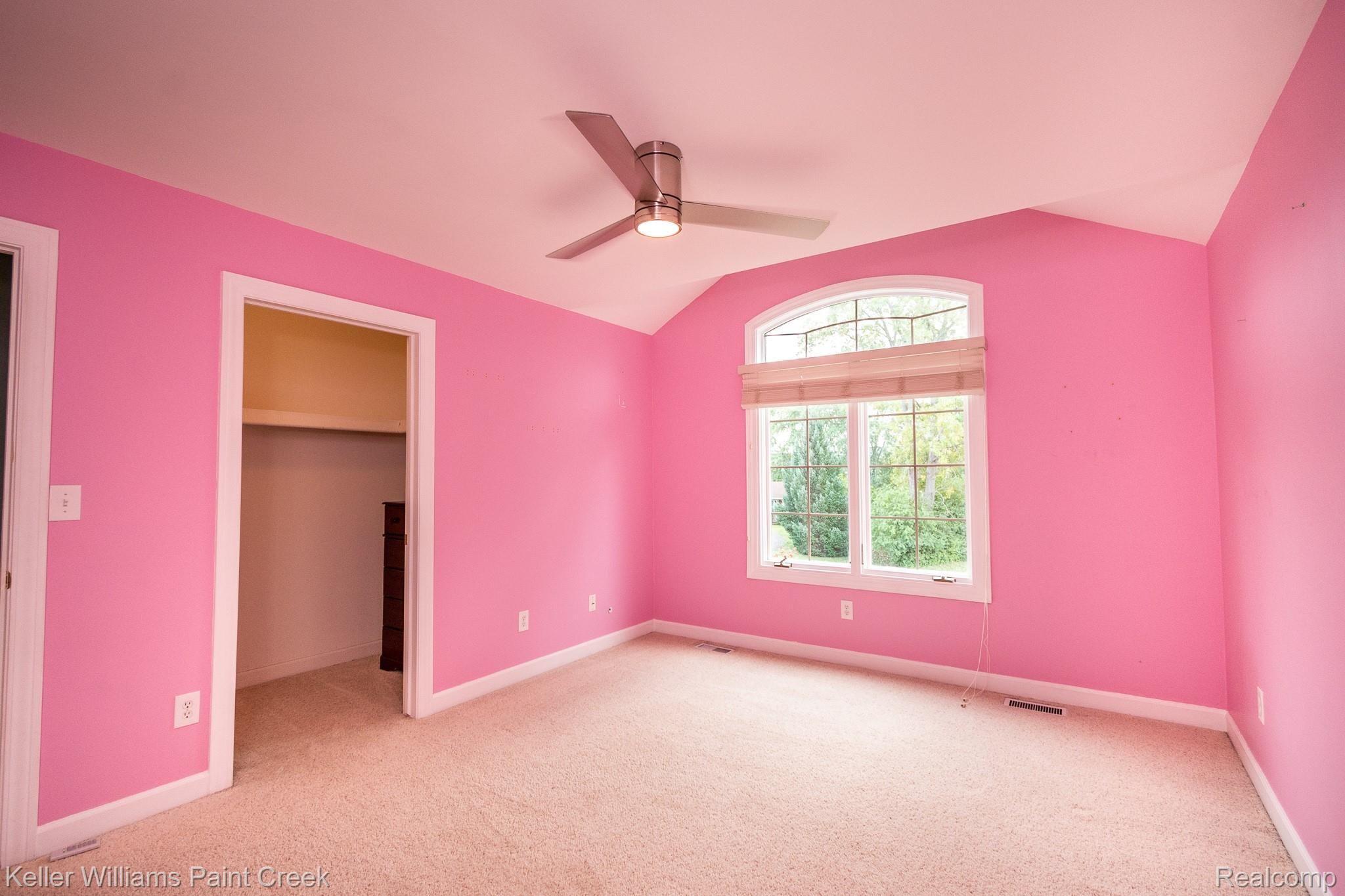 3307 Hazelton Avenue Rochester, MI 48307 - Photo 28 of 41 Upper level bedroom with coved ceiling and large window!