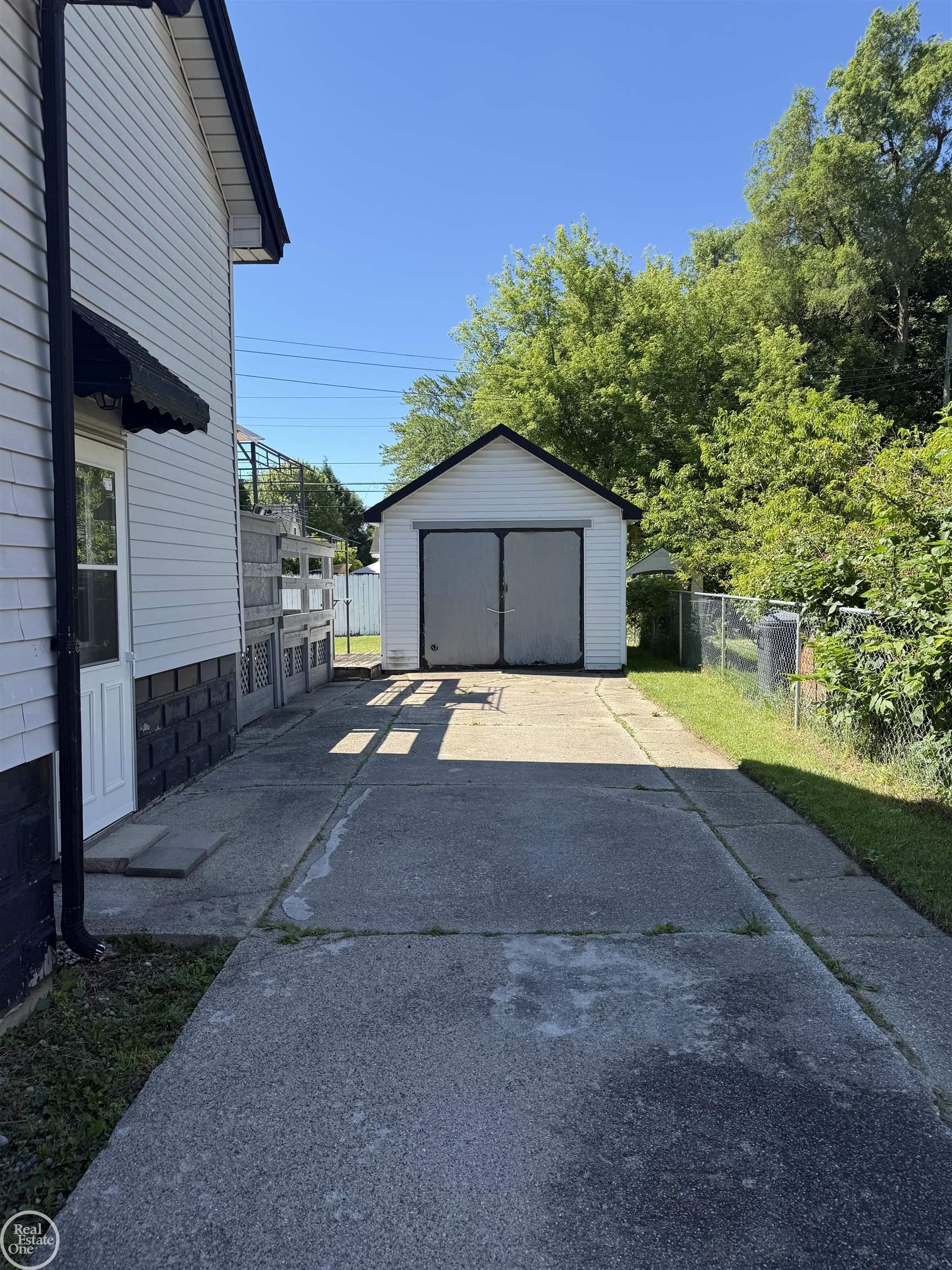 33 High Street Mount Clemens, MI 48043 - Photo 2 of 28