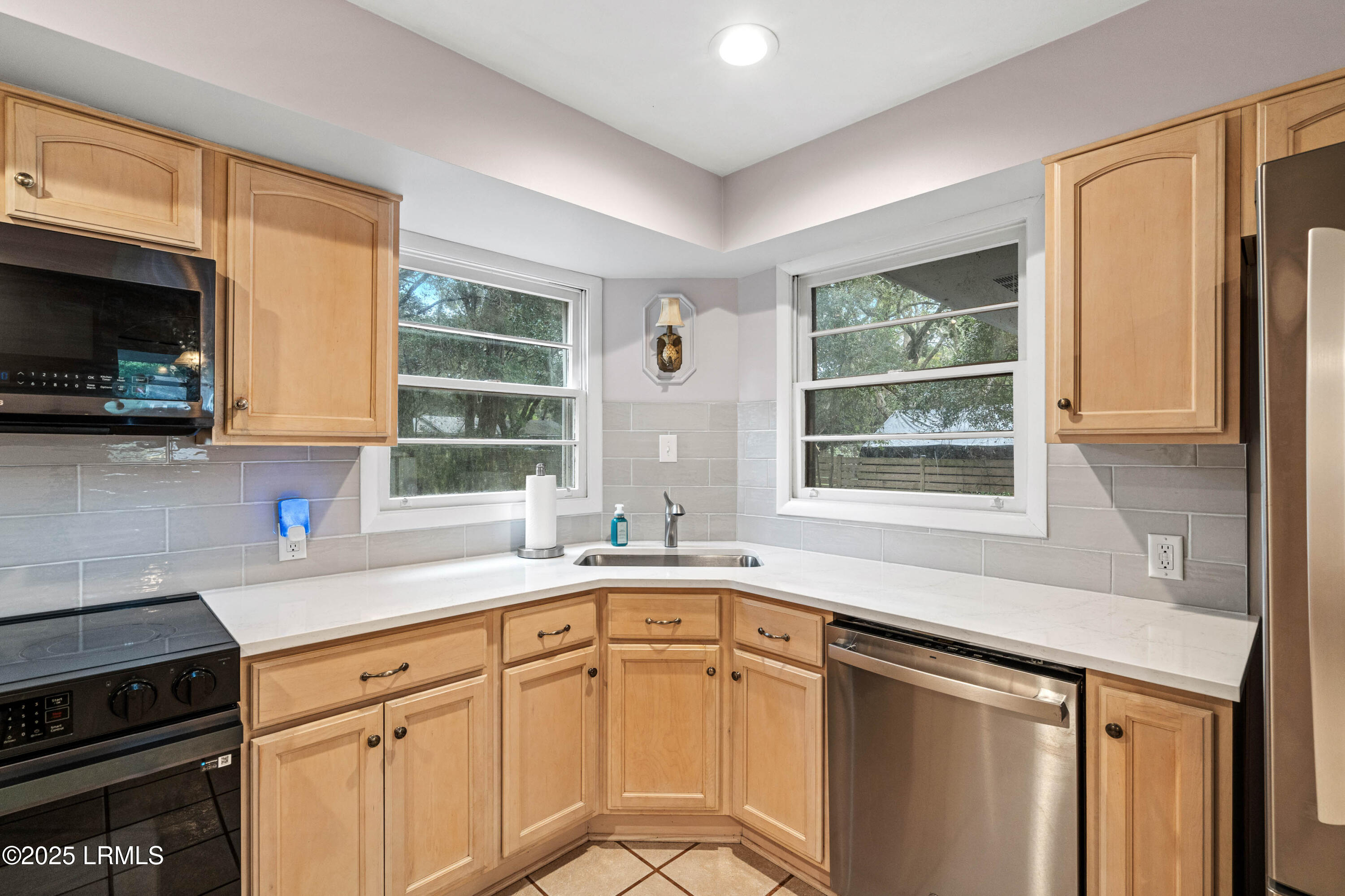 1607 Battery Creek Road Beaufort, SC 29902 - Photo 12 of 33 New Quartz countertops