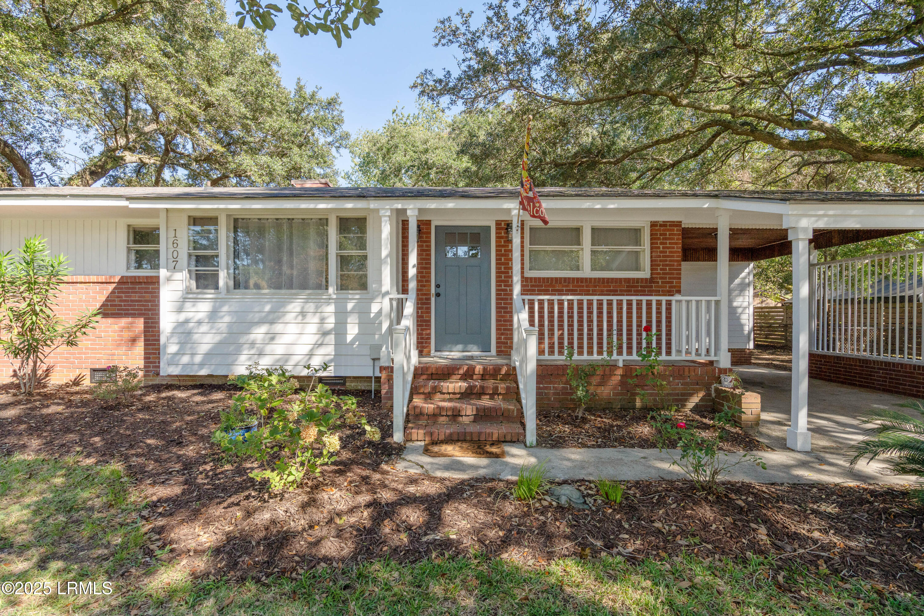 1607 Battery Creek Road Beaufort, SC 29902 - Photo 2 of 33 $5,000 BUYER INCENTIVE