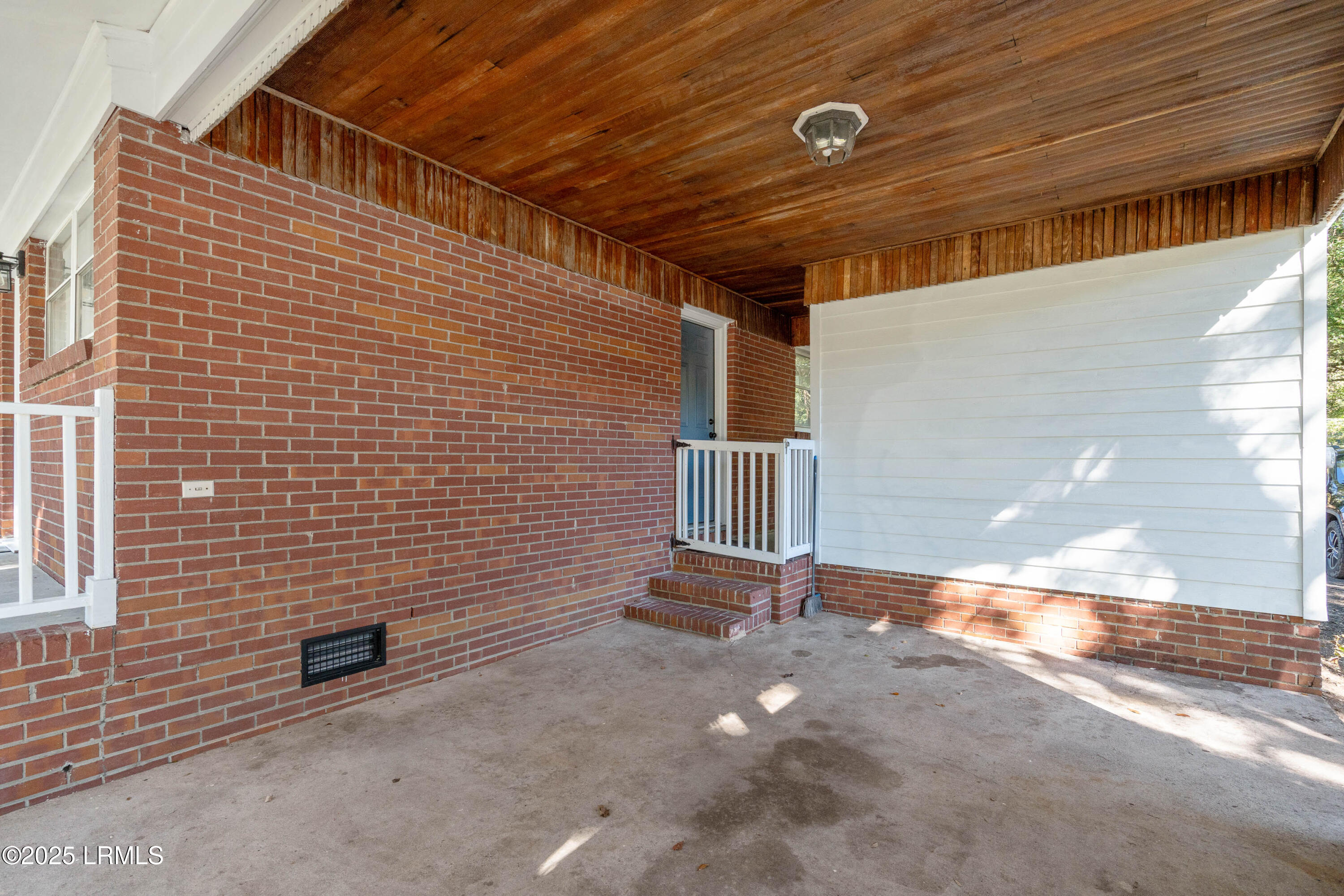 1607 Battery Creek Road Beaufort, SC 29902 - Photo 28 of 33 Carport