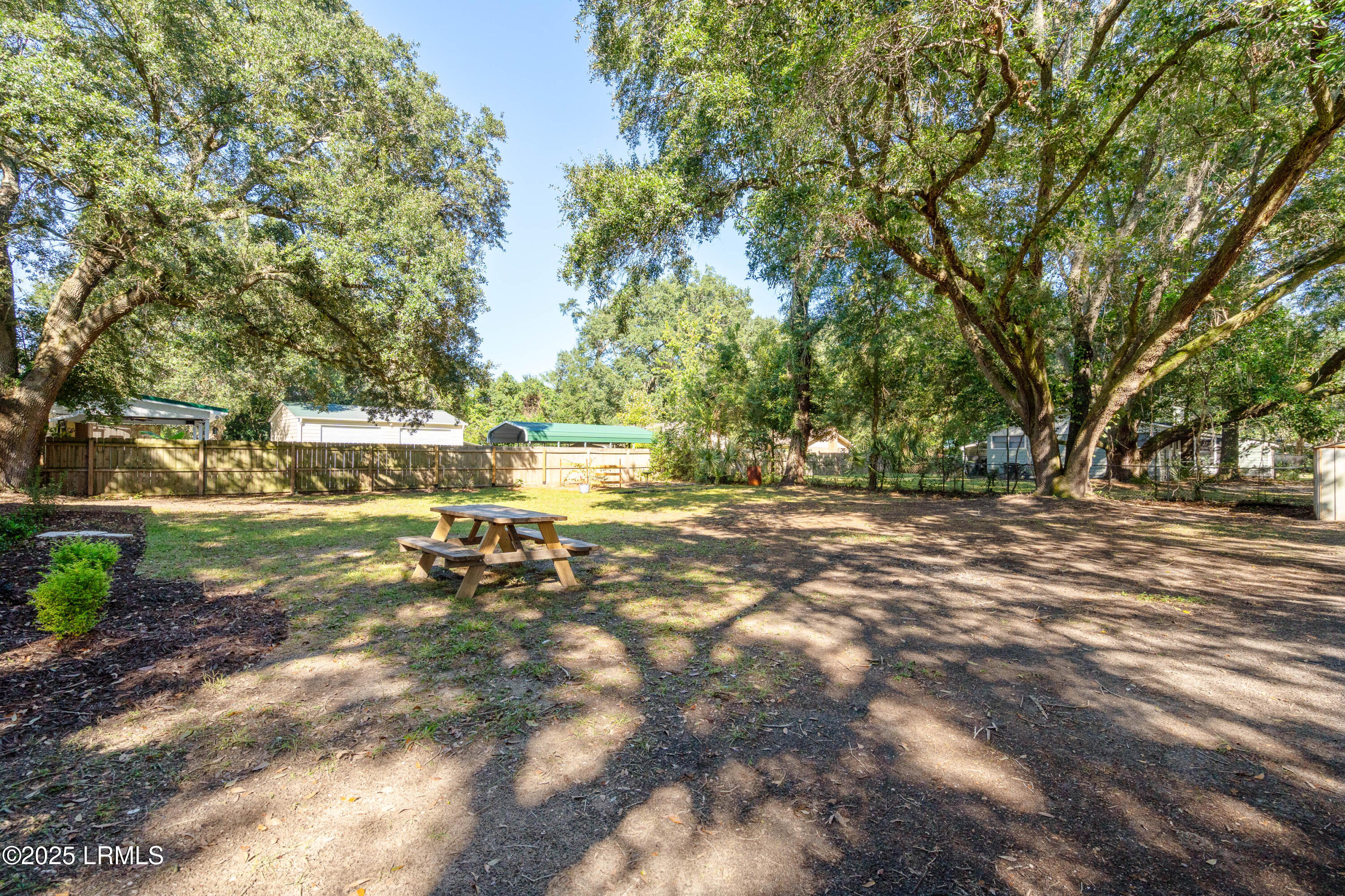 1607 Battery Creek Road Beaufort, SC 29902 - Photo 29 of 33 Spacious yard