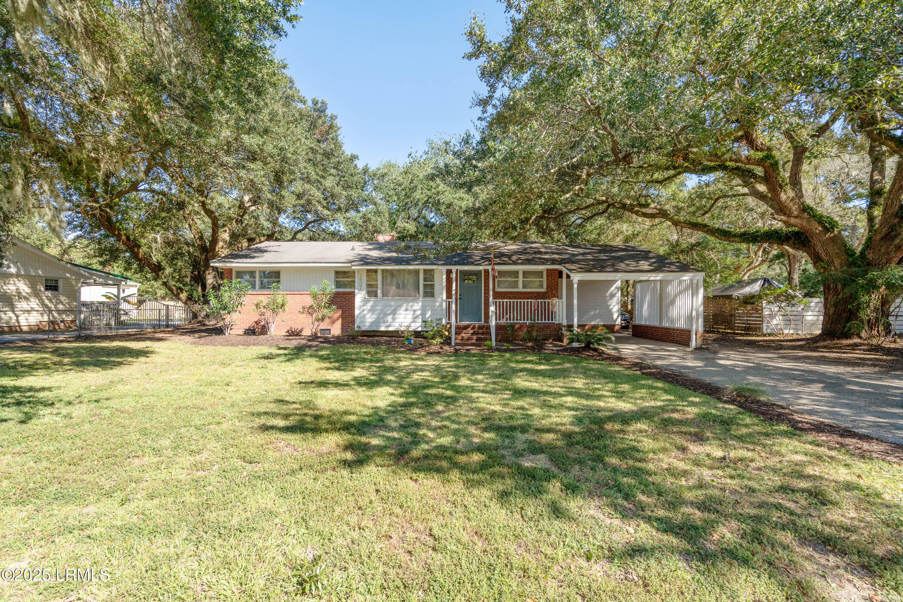 1607 Battery Creek Road Beaufort, SC 29902 - Photo 32 of 33 Wecome home