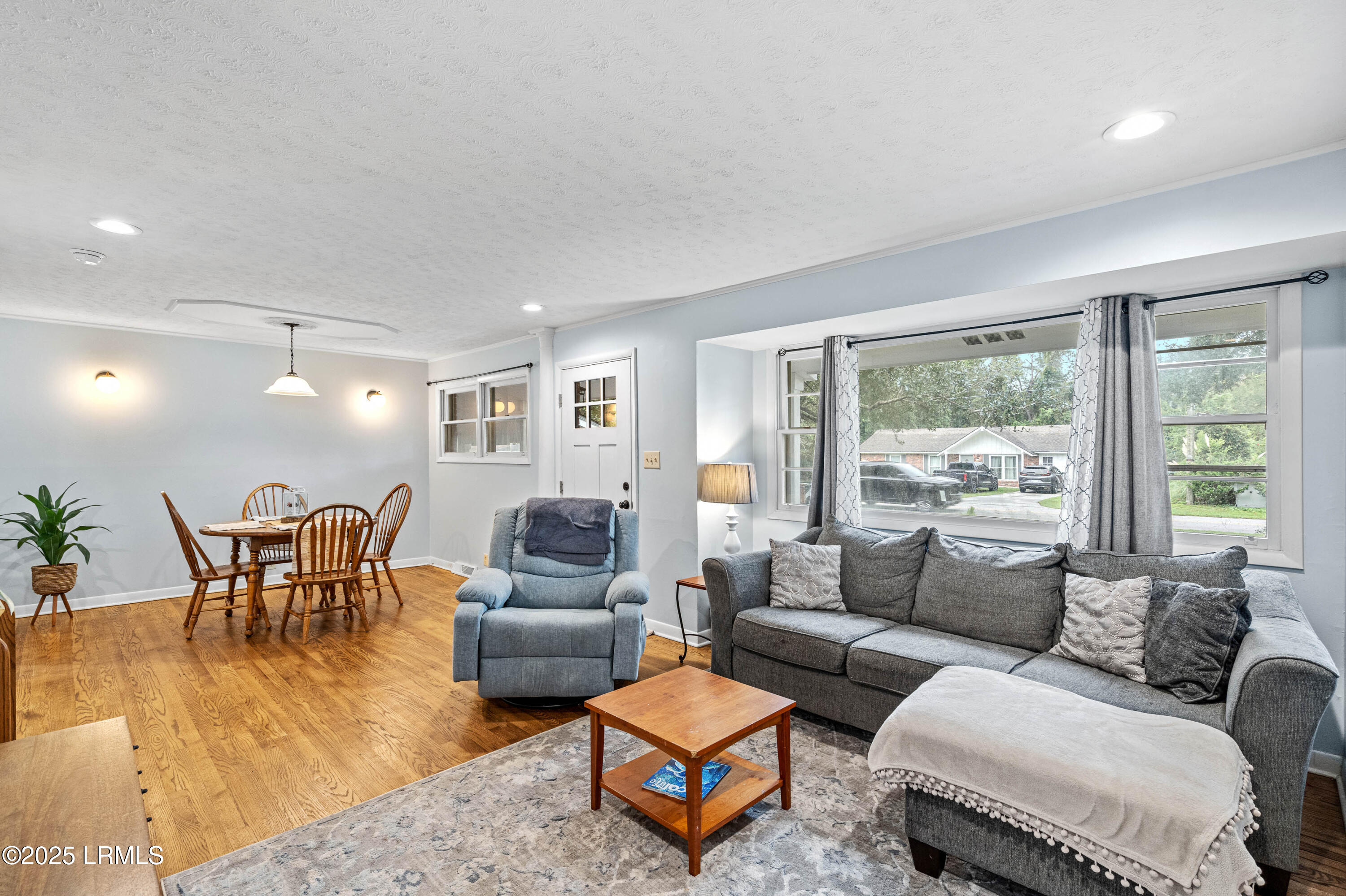 1607 Battery Creek Road Beaufort, SC 29902 - Photo 7 of 33 Plenty of natural light