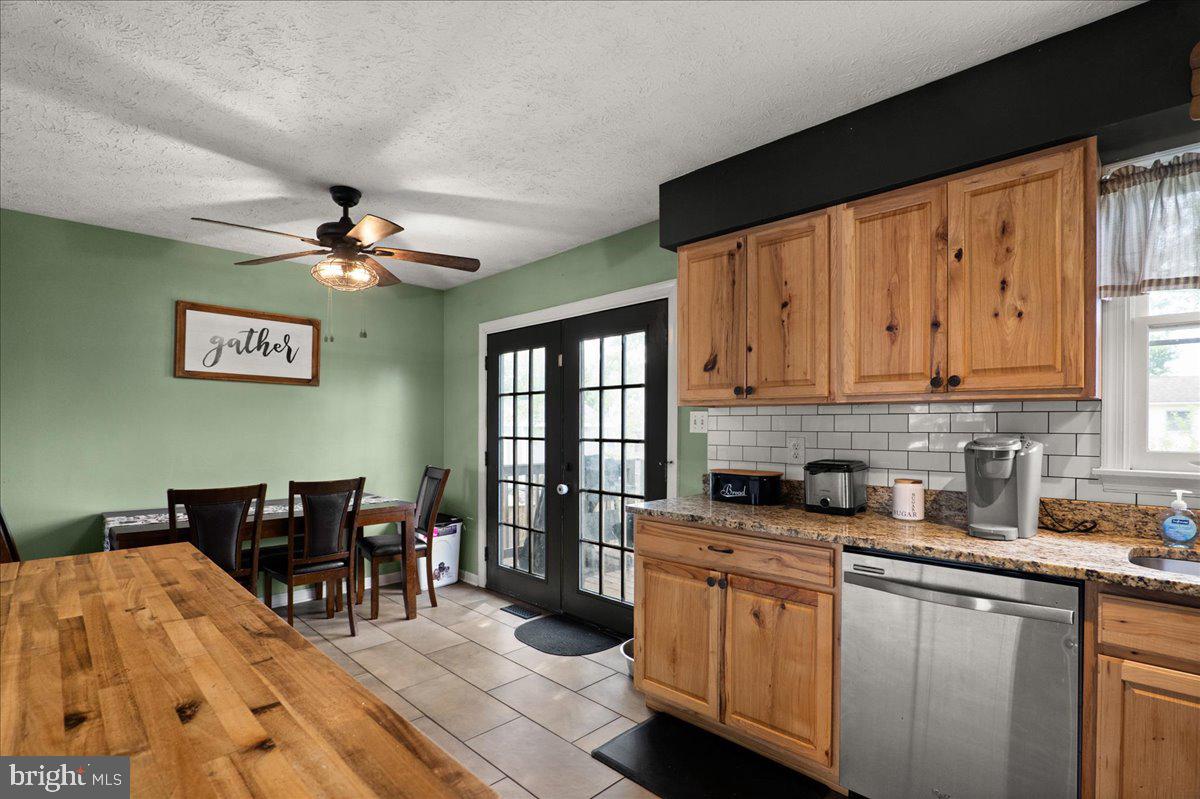45 Greenleaf Road Strasburg, VA 22657 - Photo 12 of 30 Charming kitchen with rustic accents.
