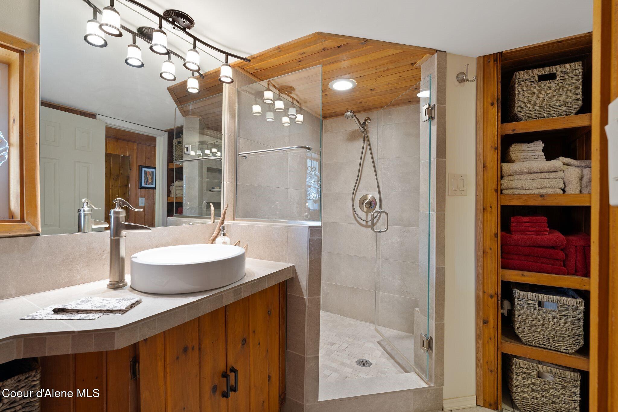 343 West Spring Creek Road Hope, ID 83836 - Photo 22 of 55 Main Floor Guest Bath