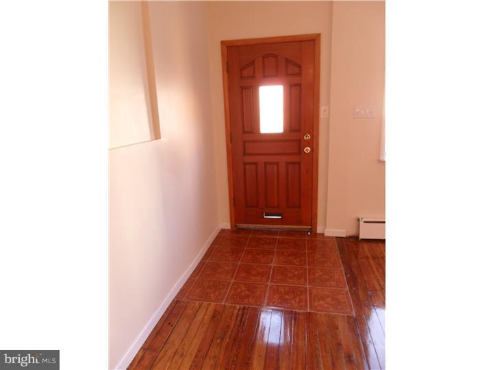 1610 West Ritner Street Philadelphia, PA 19145 - Photo 3 of 16 Living Room