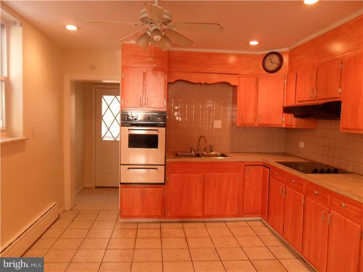 1610 West Ritner Street Philadelphia, PA 19145 - Photo 7 of 16 Kitchen