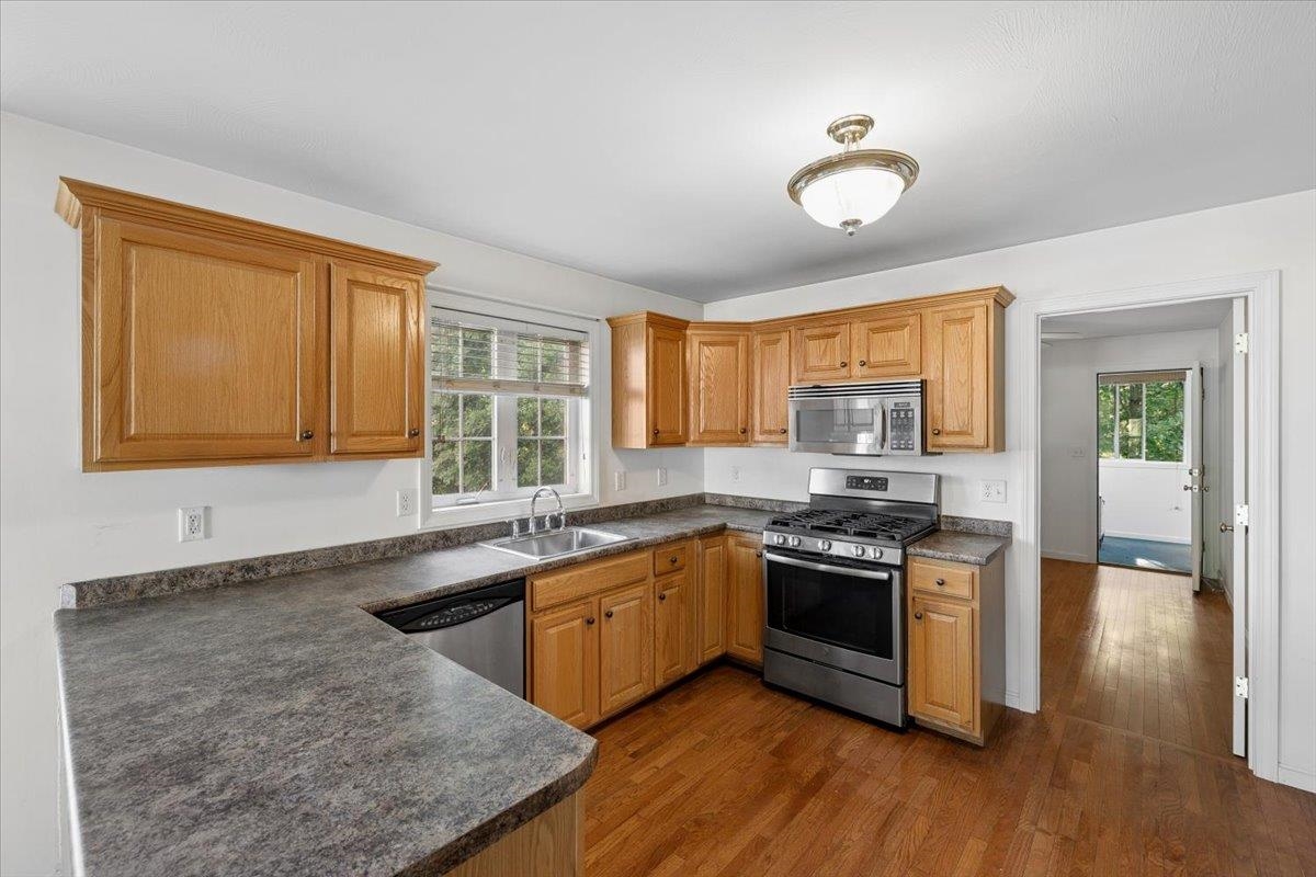 48 Brookview Road Windham, NH 03087 - Photo 4 of 60