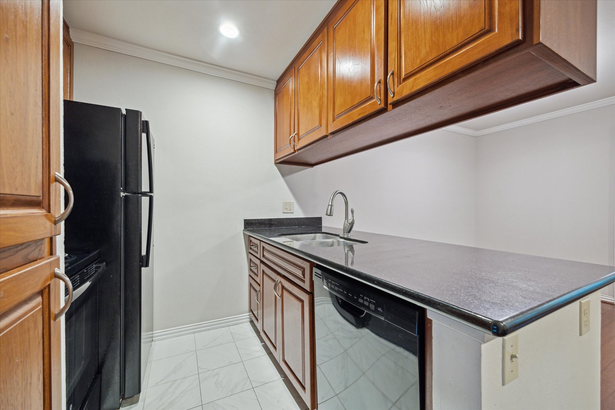 611 Hawthorne Street, Unit 5 Houston, TX 77006 - Photo 2 of 10 a kitchen with stainless steel appliances a sink and a refrigerator