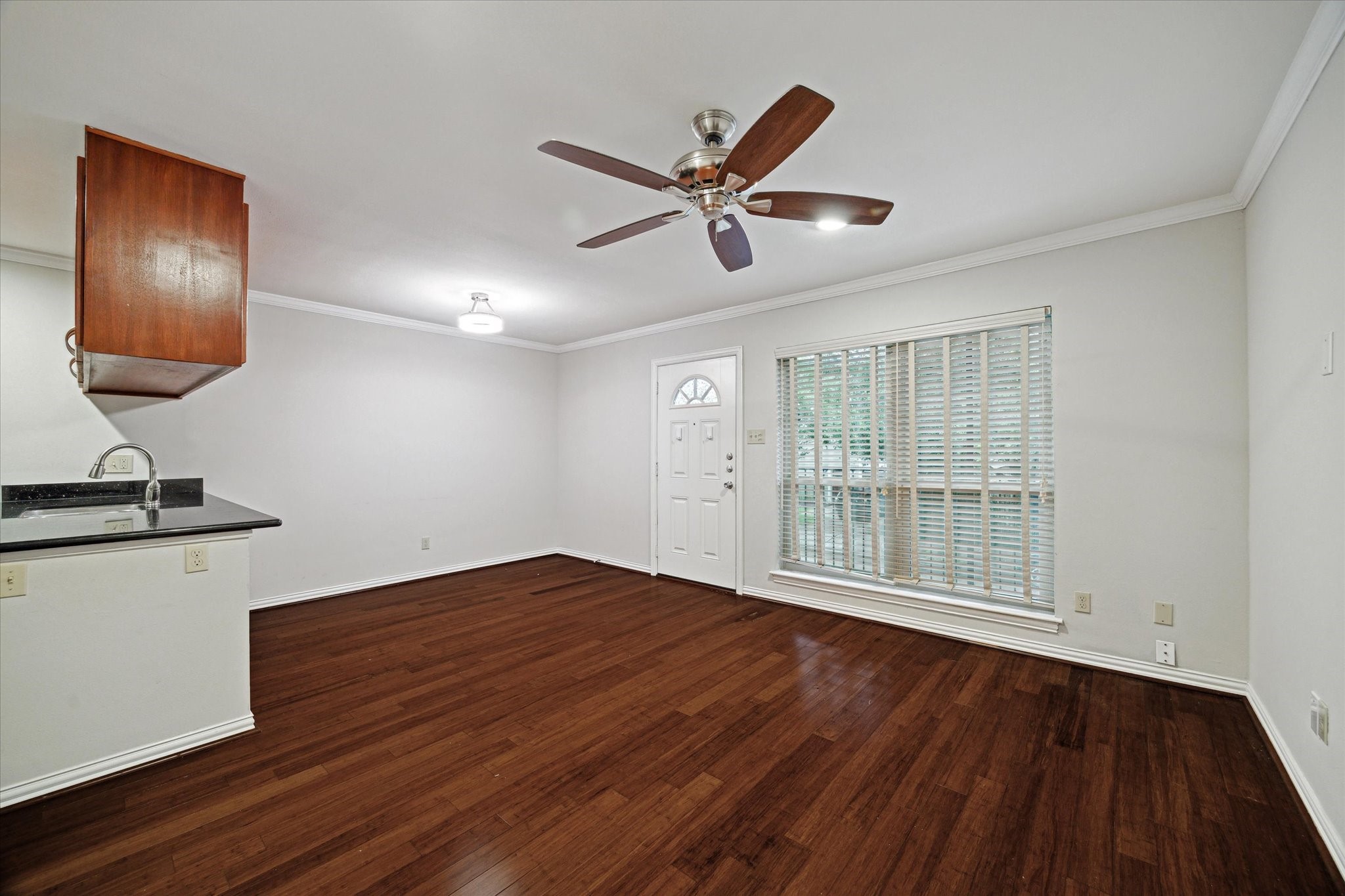 611 Hawthorne Street, Unit 5 Houston, TX 77006 - Photo 6 of 10 a view of an empty room with wooden floor and a window