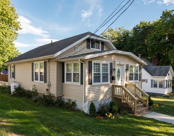 32 Sunset Road Gardner, MA 01440 - Photo 3 of 23 Gallery Image 3