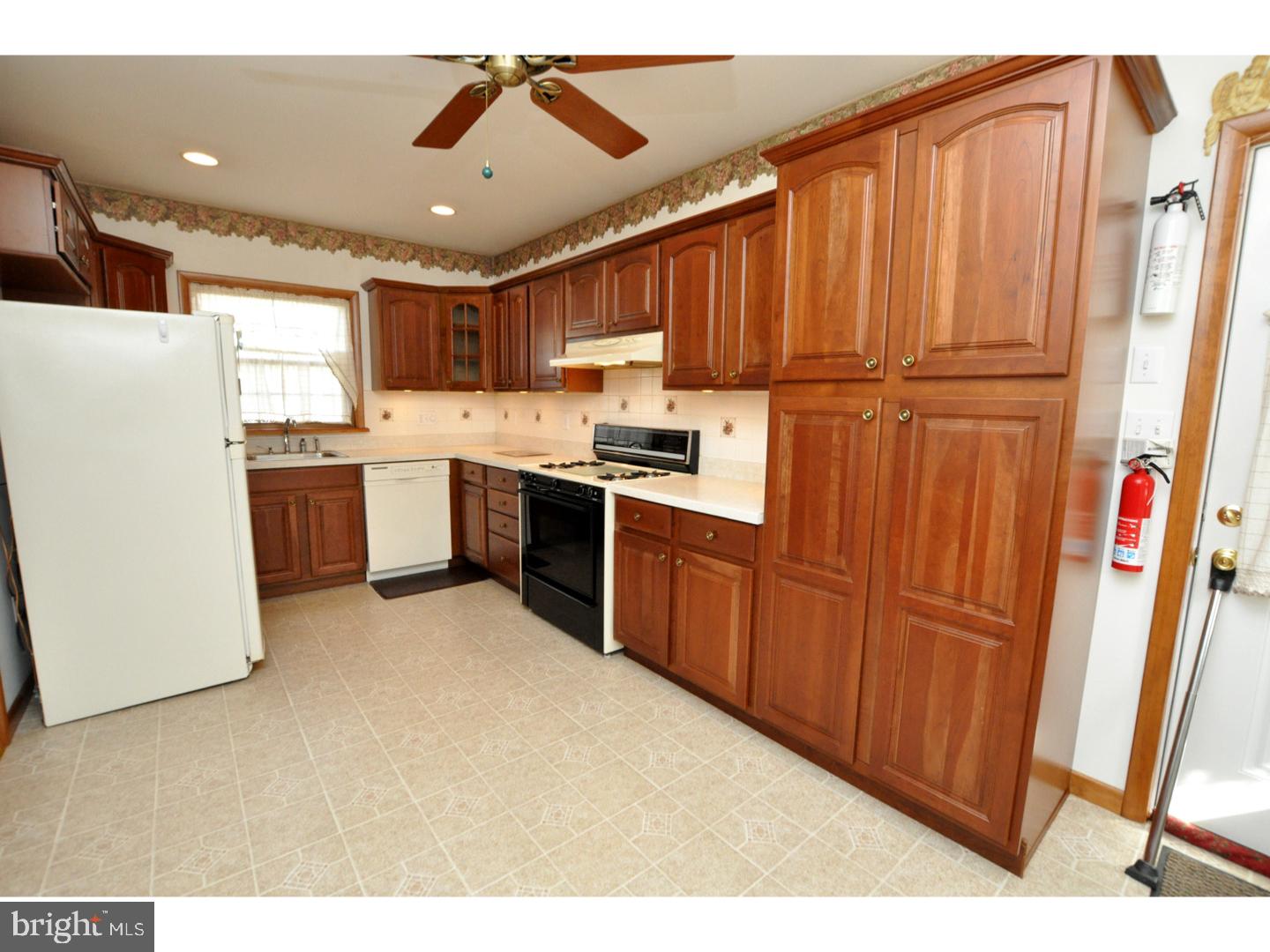 109 South Chester Avenue Riverside, NJ 08075 - Photo 11 of 25 Kitchen