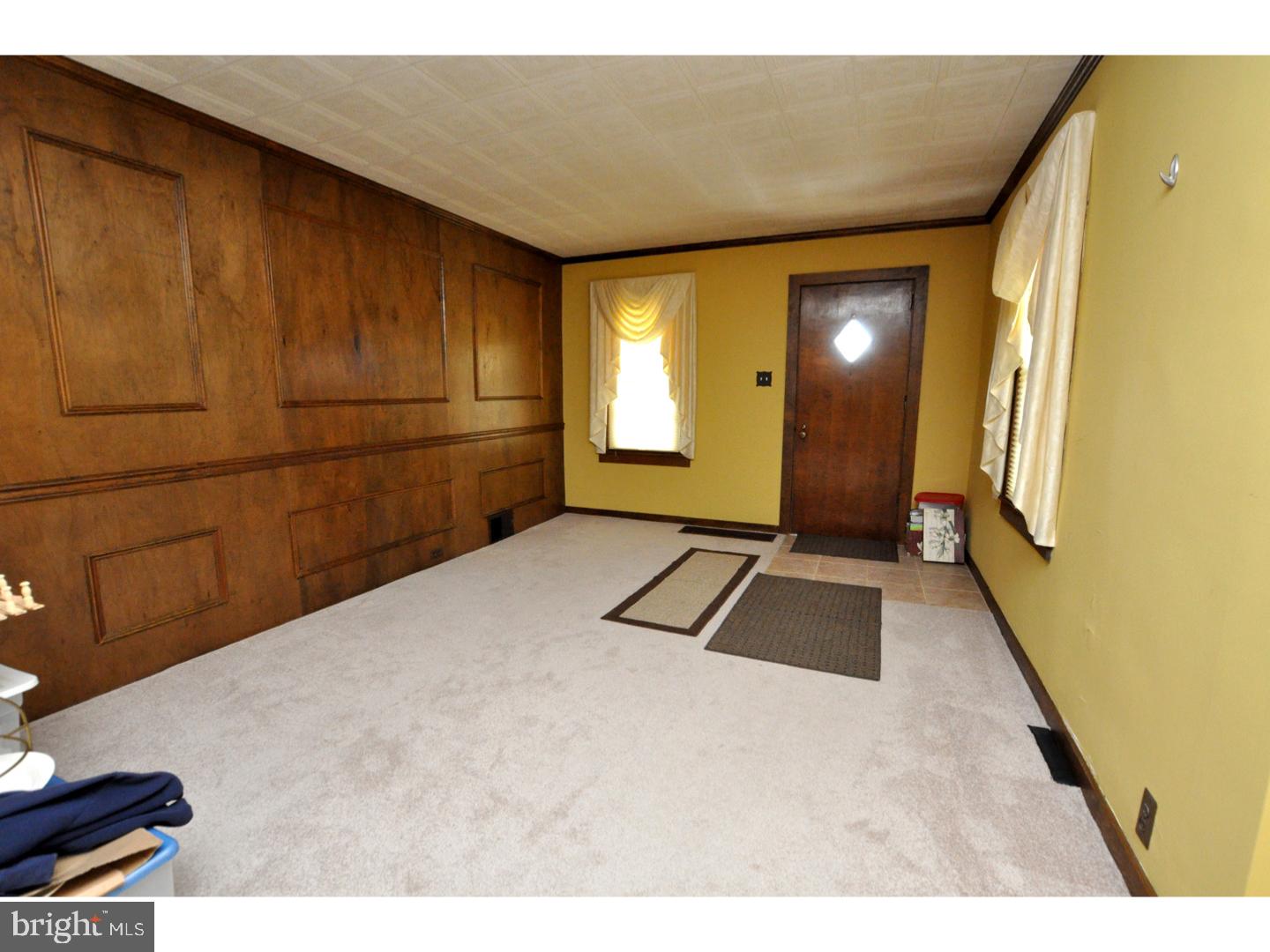 109 South Chester Avenue Riverside, NJ 08075 - Photo 5 of 25 Living Room