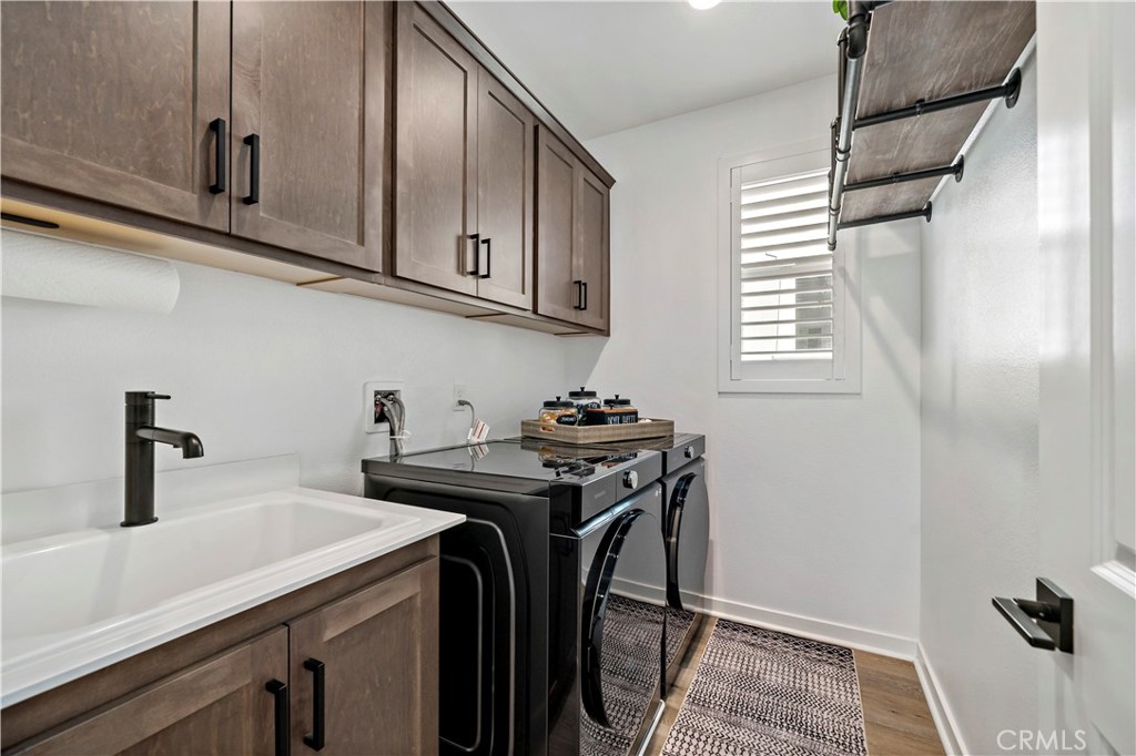 32230 Penstemon Way Temecula, CA 92591 - Photo 35 of 61 Laundry with additional cabinetry