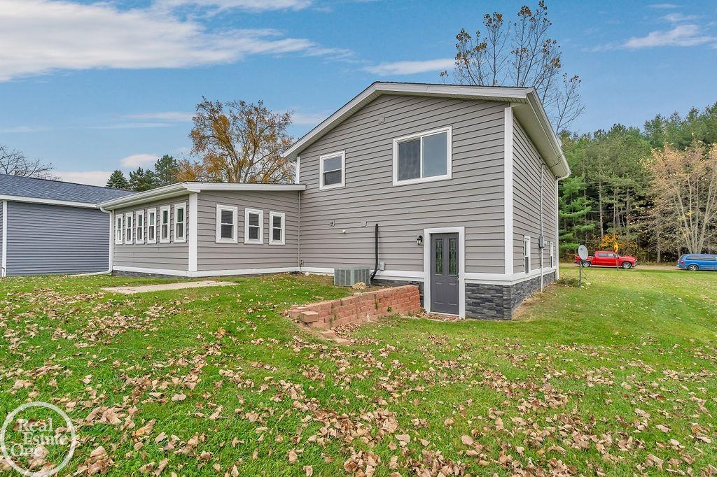 8051 Logana Road Avoca, MI 48006 - Photo 9 of 39