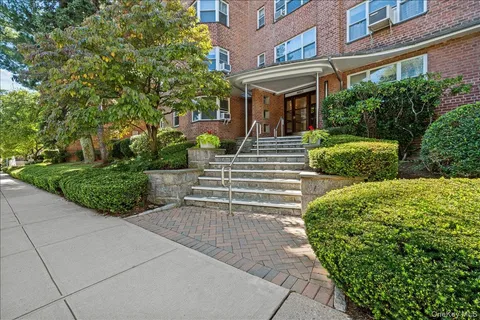 a view of a house with a yard and plants
