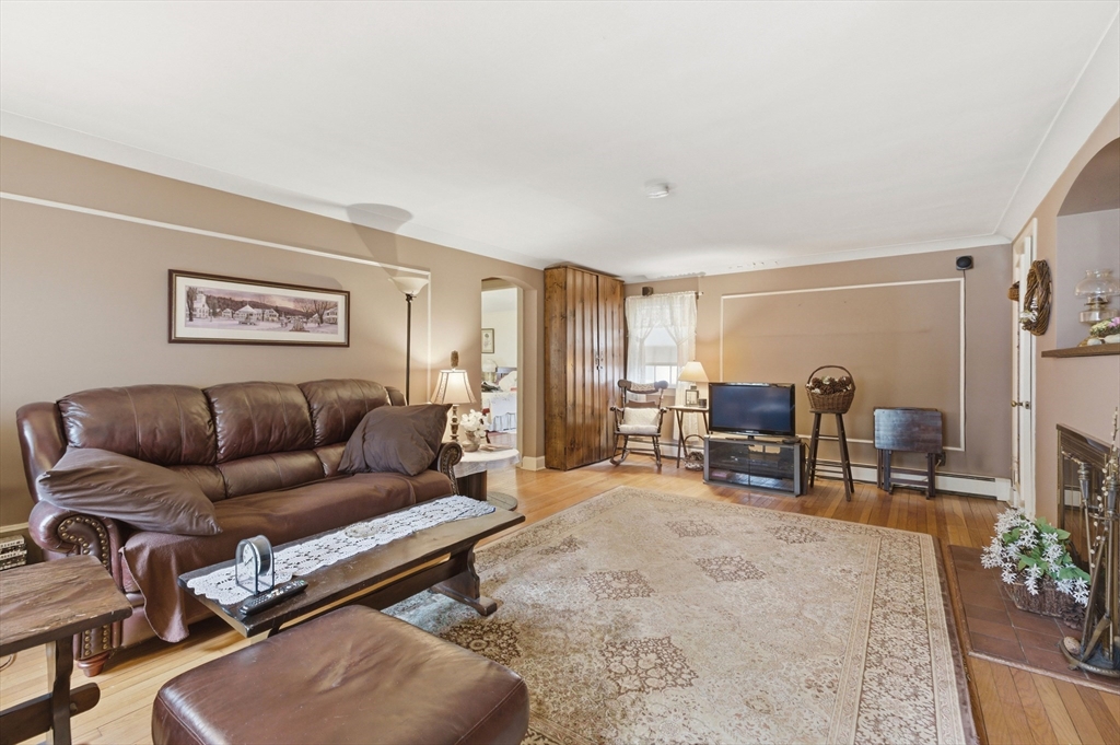 17 Evergreen Road Needham, MA 02494 - Photo 6 of 27