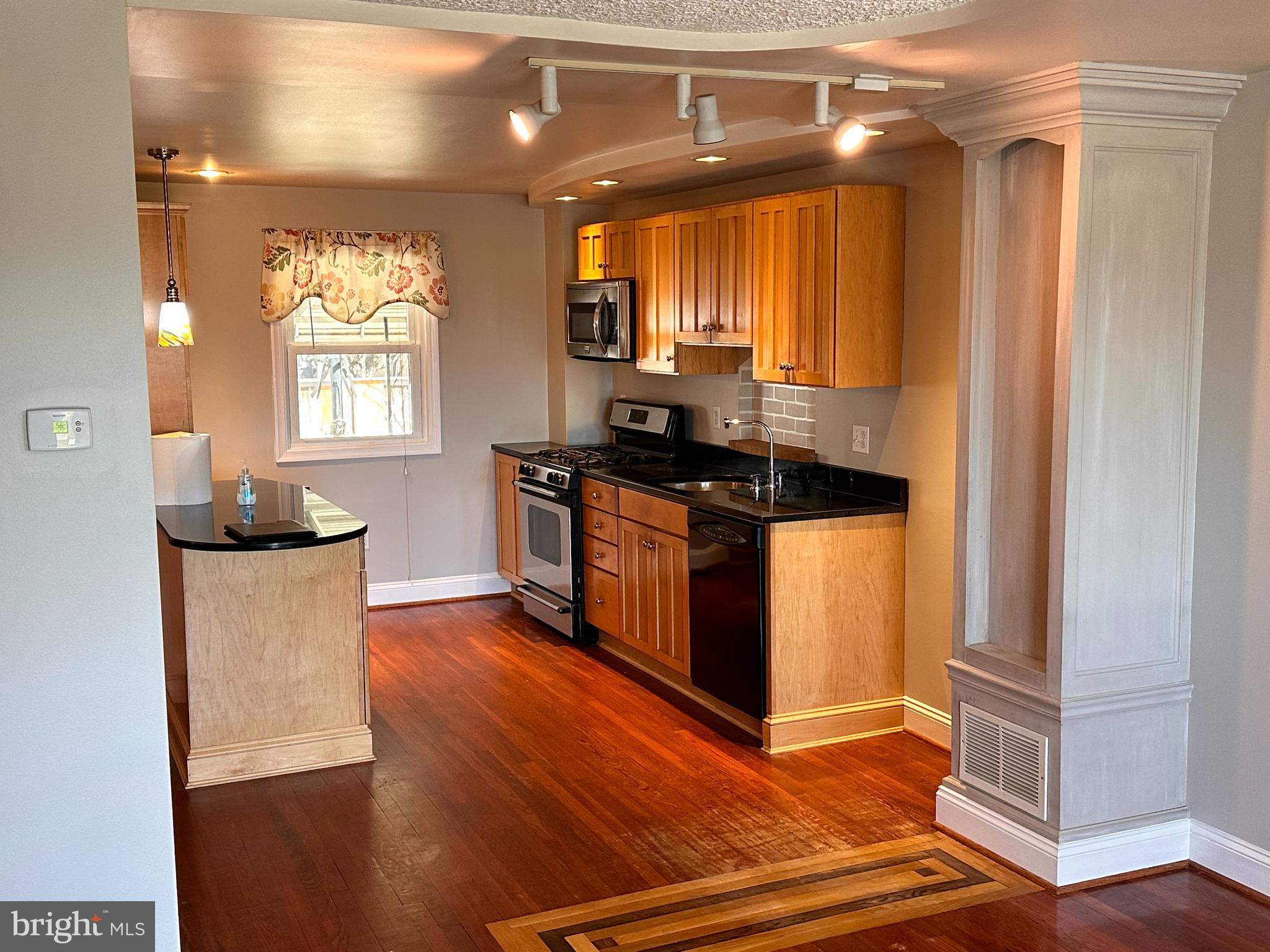 8154 North Boundary Road Dundalk, MD 21222 - Photo 13 of 54 Kitchen