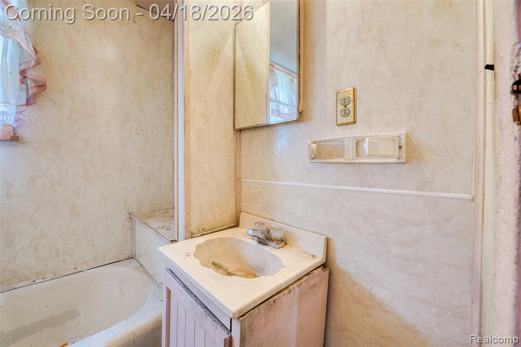 35740 Beverly Road Romulus, MI 48174 - Photo 5 of 28