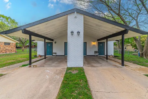 $325,000 | 104 North Hillside Street, Red Oak, TX 75154