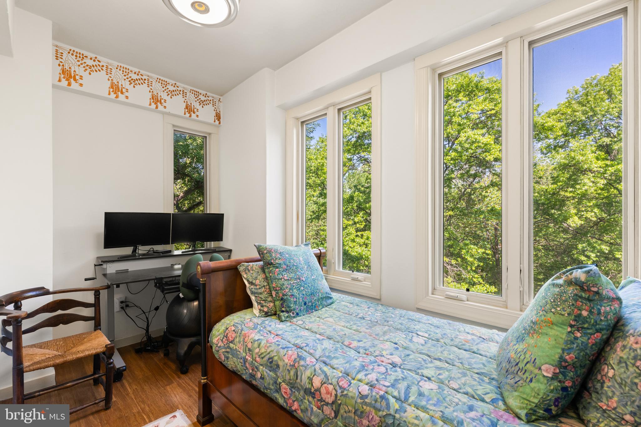 2032 Belmont Road Northwest, Unit 302 Washington, DC 20009 - Photo 12 of 31 Solarium / Perfect Office with Retractable Fan
