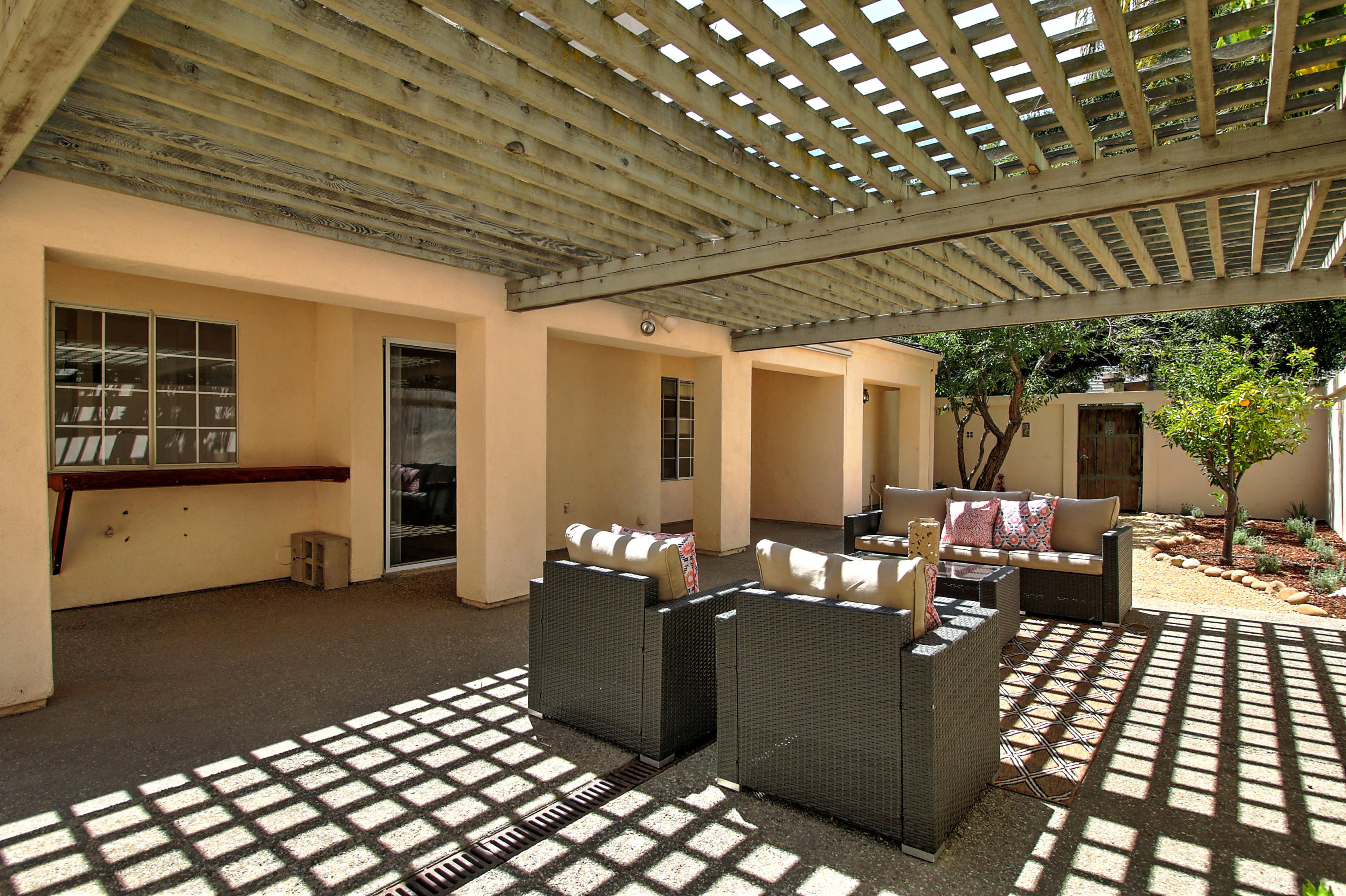 4008 Primavera Road Santa Barbara, CA 93110 - Photo 19 of 21 a living room with furniture