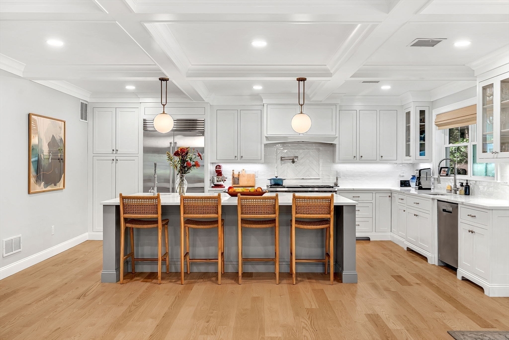 79 Alba Road Wellesley, MA 02481 - Photo 5 of 41