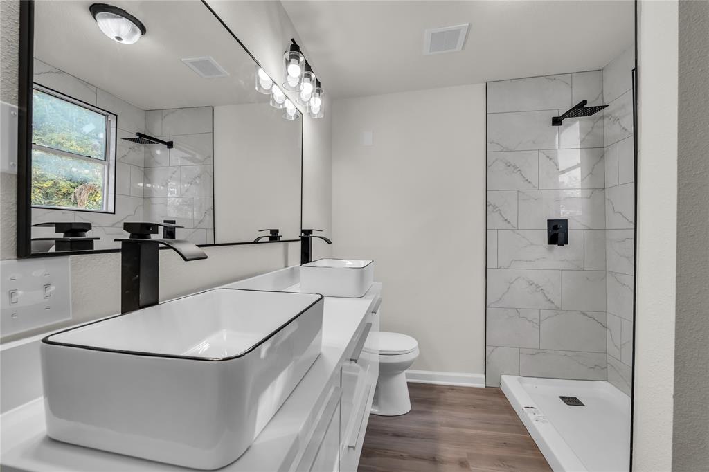 2524 McFerrin Avenue Waco, TX 76708 - Photo 19 of 29 a bathroom with a sink a toilet and shower