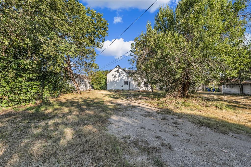 2524 McFerrin Avenue Waco, TX 76708 - Photo 26 of 29 a view of dirt yard with a tree