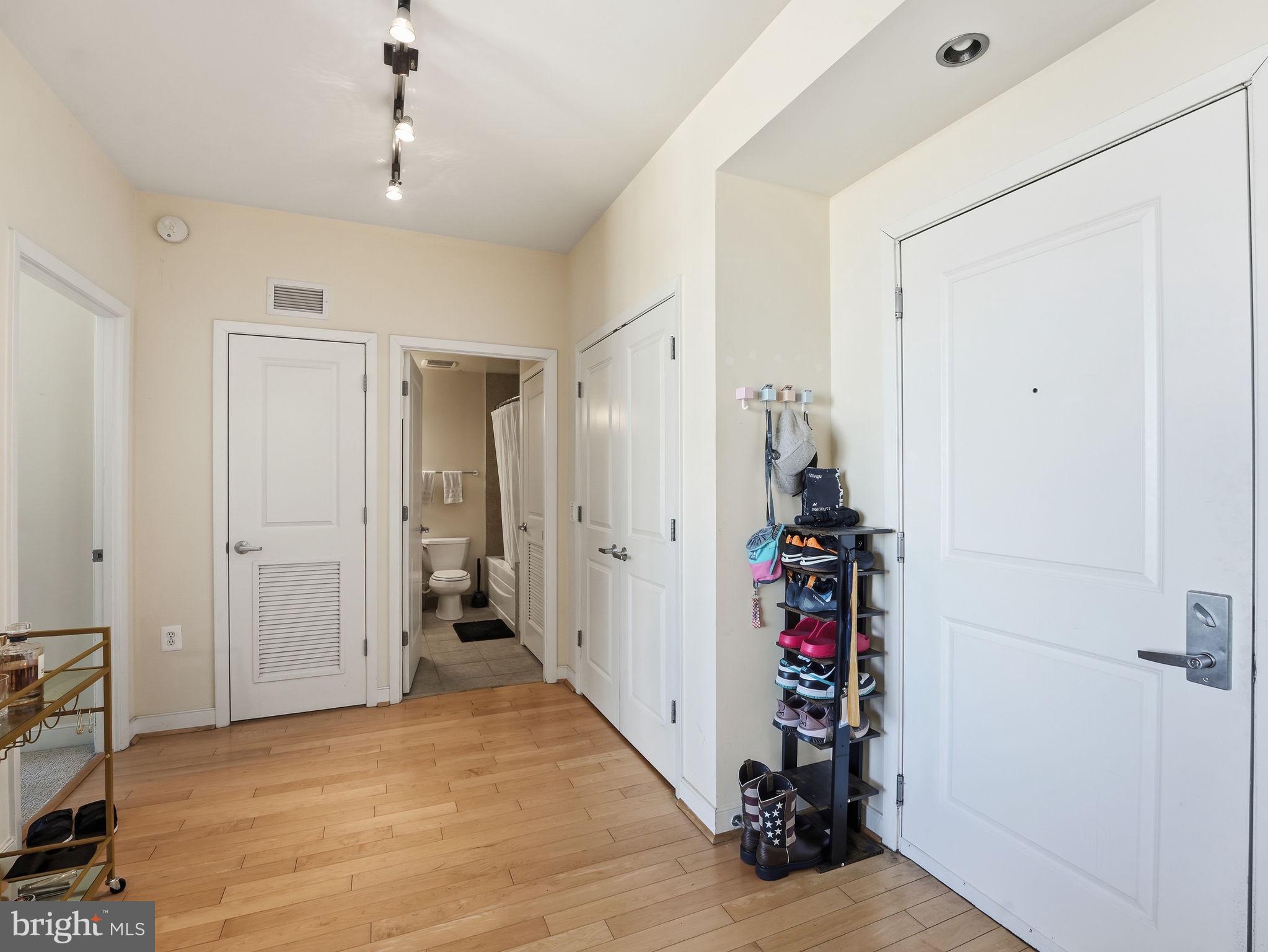 820 North Pollard Street, Unit 910 Arlington, VA 22203 - Photo 17 of 25